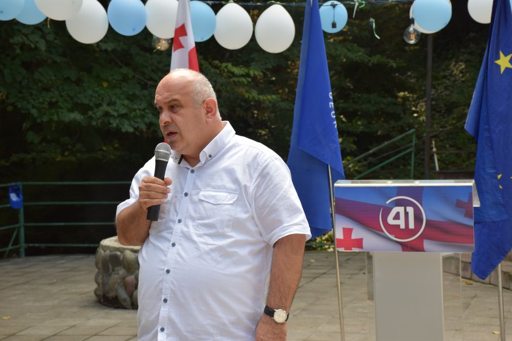 მერობის კანდიდატი, კობა ლურსმანაშვილი ახალგაზრდებს ნუნისში, ღია სივრცეში შეხვდა