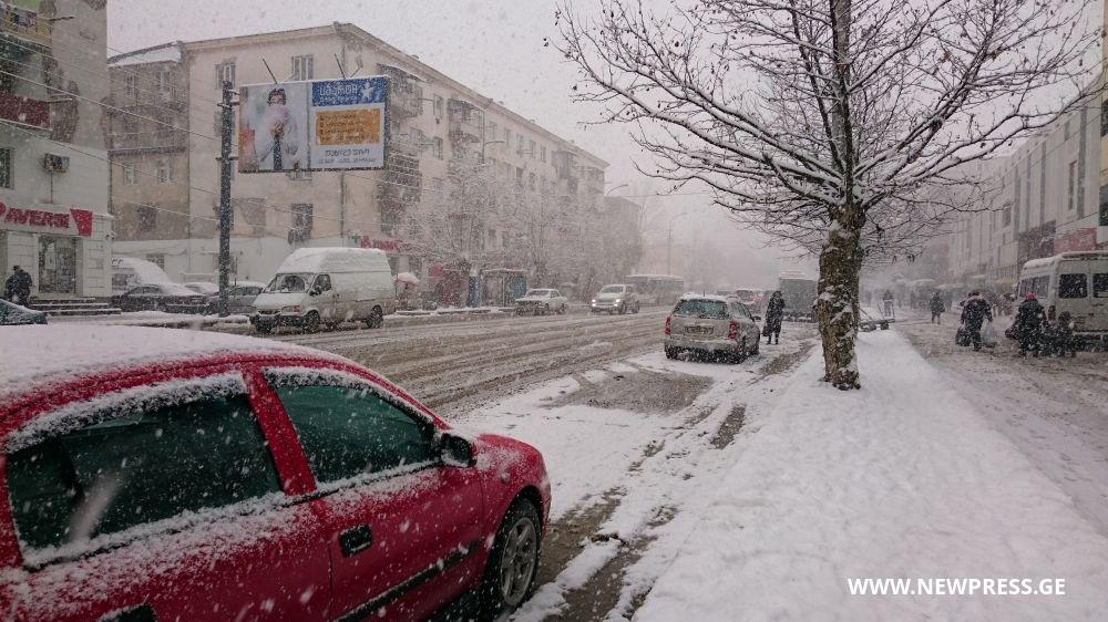 დიდთოვლობის გამო ქუთაისის გზებზე შეზღუდვები  არ არის