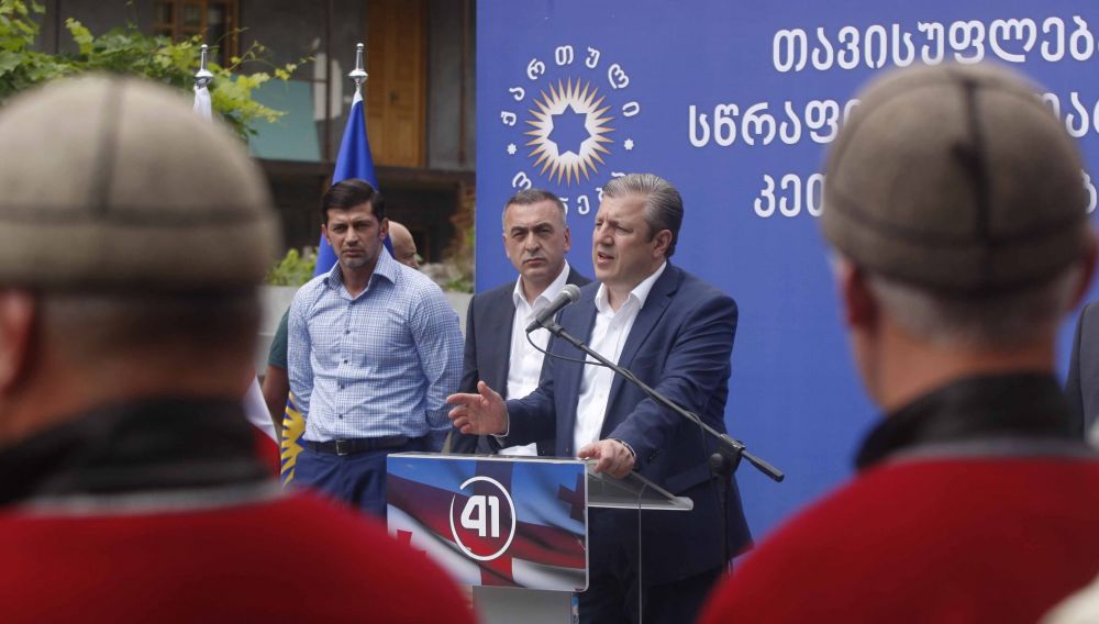 გიორგი კვირიკაშვილმა გოჩა ენუქიძე  ლენტეხის მოსახლეობას  წარუდგინა(R)