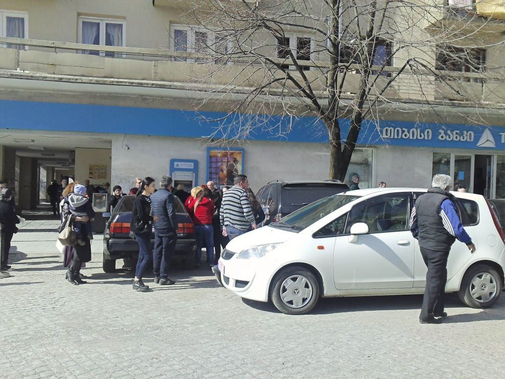 ქუთაისში ქვეითად მოსიარულე ქალს მანქანა დაეჯახა