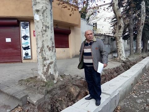 “ასათიანის ქუჩაზე 140 ხეს ფესვები დაჭრილი აქვს”  [VIDEO]