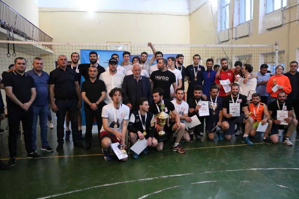 გარდაბანმა აგვისტოს ომის გმირის, ლევან დევდარიანის სახელობის ტურნირს უმასპინძლა ფრენბურთში