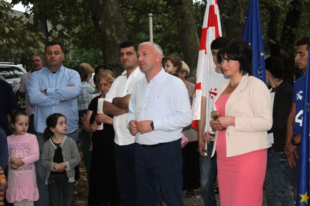 ლადო ჯურხაძე ხონში,  ჭანტურიასა და გურამიშვილის ქუჩების მოსახლეობას შეხვდა  [R]