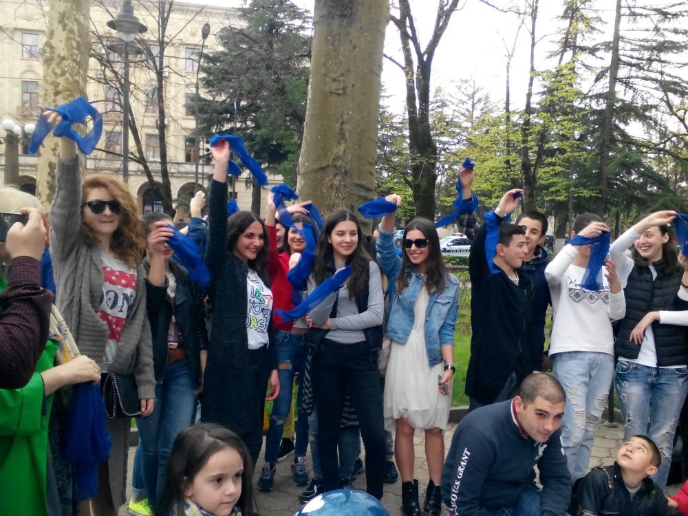 “გაანათე ლურჯად” – აუტიზმის საერთაშორისო დღე