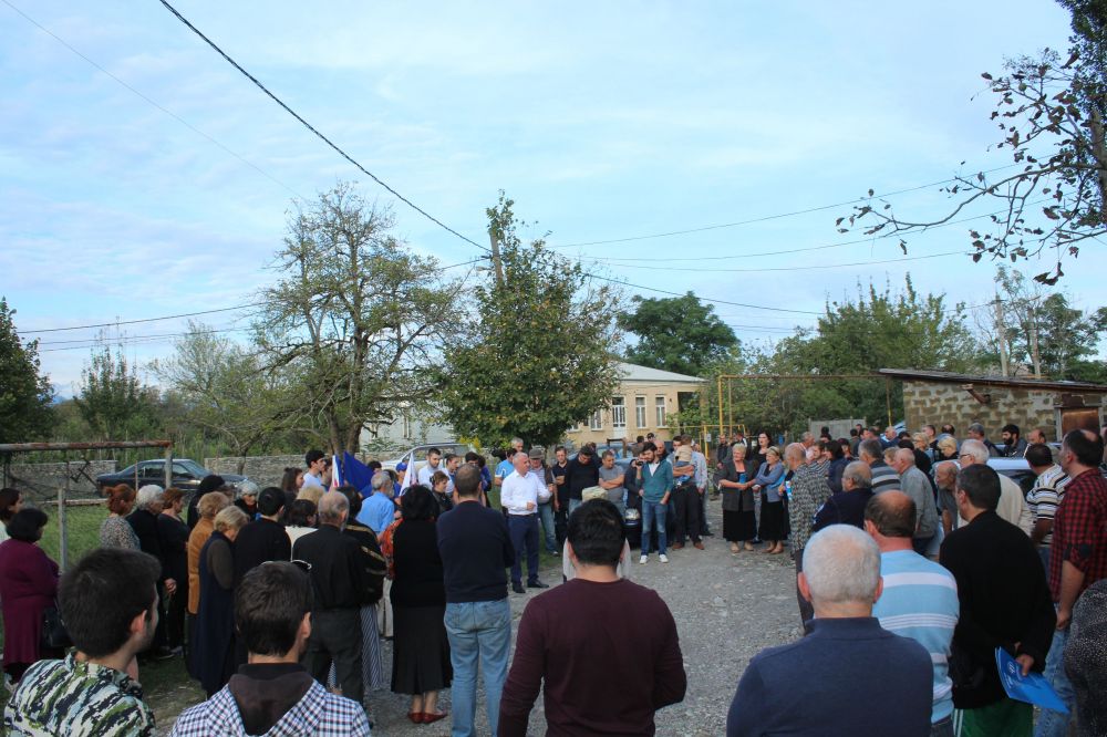 ხონის მერობის კანდიდატი ამომრჩეველთან შეხვედრებს განაგრძობს [R]