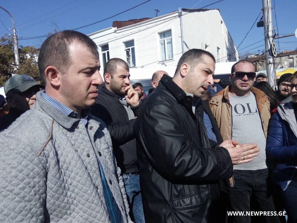 ქუთაისში გაფიცულ მძღოლებს მერიის წარმომადგენლები შეხვდნენ  [VIDEO]