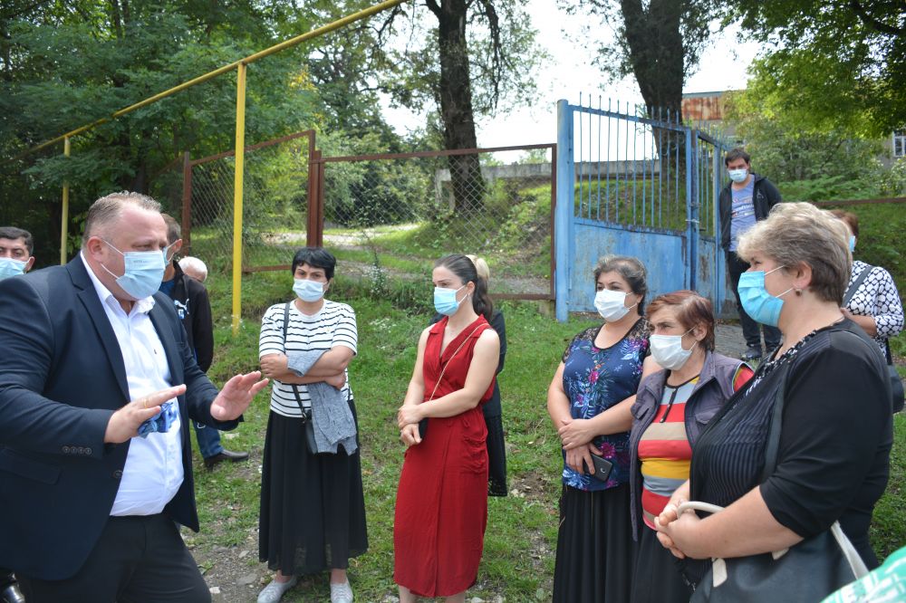 ,,ქართული ოცნების” ჭიათურის მერობის კანდიდატი სოფელ რგანის მოსახლეობას შეხვდა