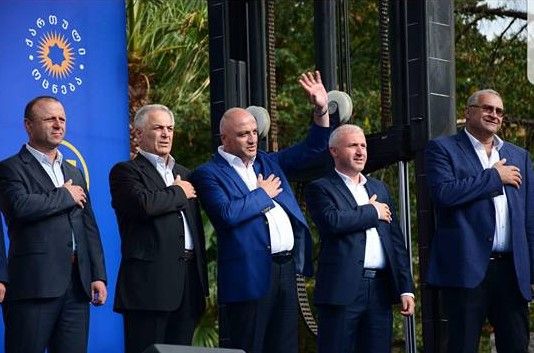 ზესტაფონის მერობის კანდიდატმა “ქართულ ოცნებას” 40 000 ლარი გადაურიცხა