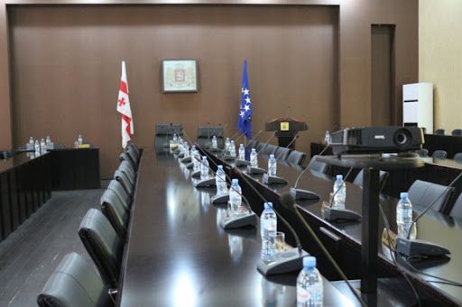 საკრებულოებში ერთი პარტიული სიით გასული დეპუტატები მხოლოდ ერთ ფრაქციის შექმნას შეძლებენ
