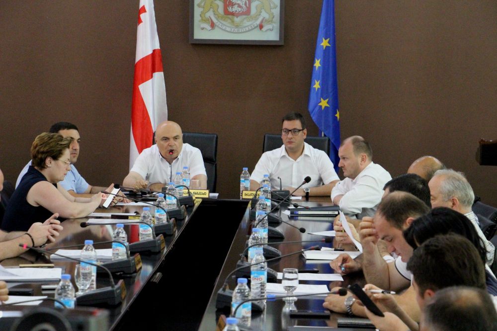 ქუთაისის საკრებულოში საპრივატიზაციო ობიექტების ნუსხა დაპირისპირების მიზეზი გახდა