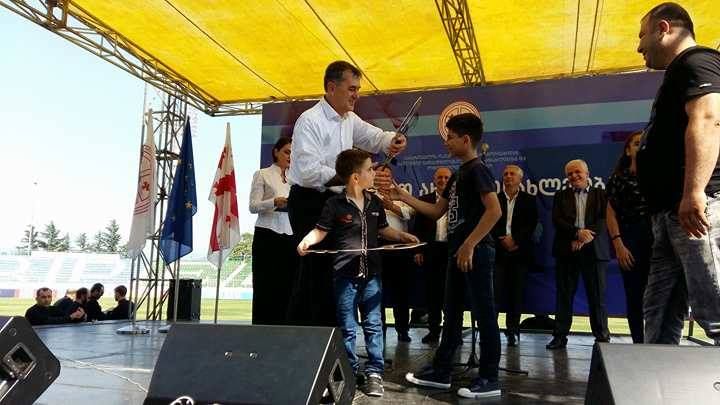 ქუთაისში, დევნილებისთვის ბინების გადაცემის საზეიმო ცერემონია გაიმართა