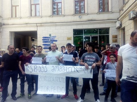 “სოლიდარობა ტორპედოს” – კლუბის მხარდასაჭერად აქცია გაიმართა