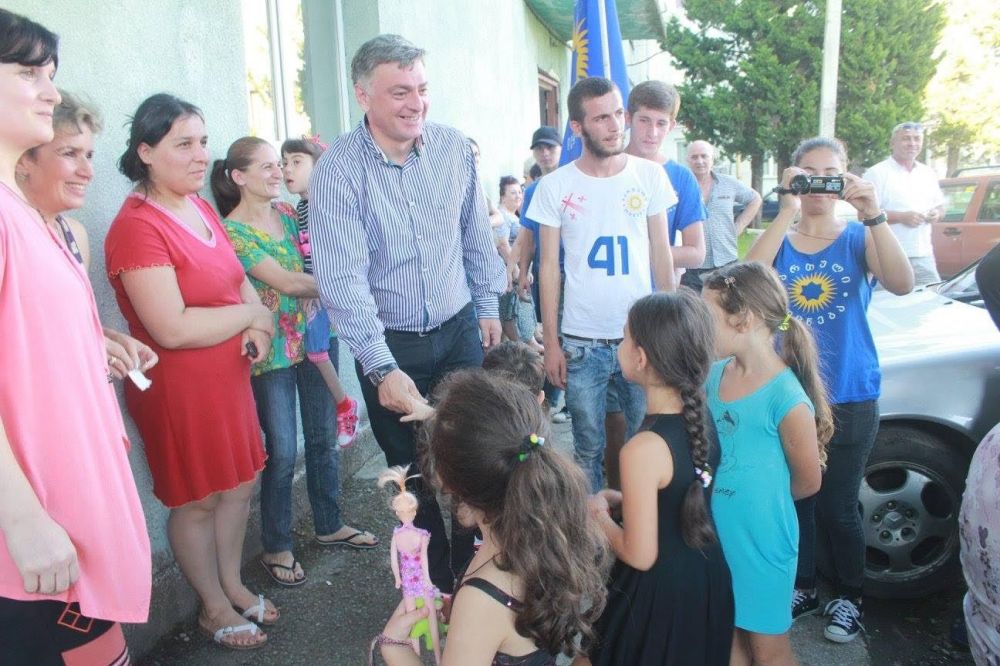 ირაკლი ხახუბია ფოთში ბაზრის თანამშრომლებს შეხვდა (R)