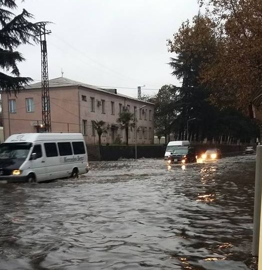 წყალდიდობა ზესტაფონში (ფოტო)