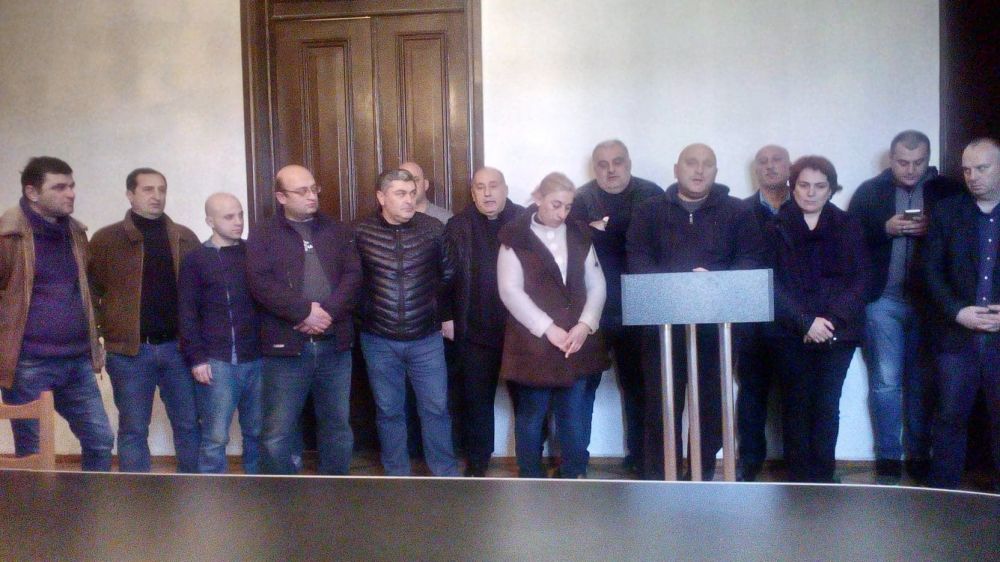 ოპოზიციური პარტიები დავით კირკიტაძეს თავდებში უდგებიან