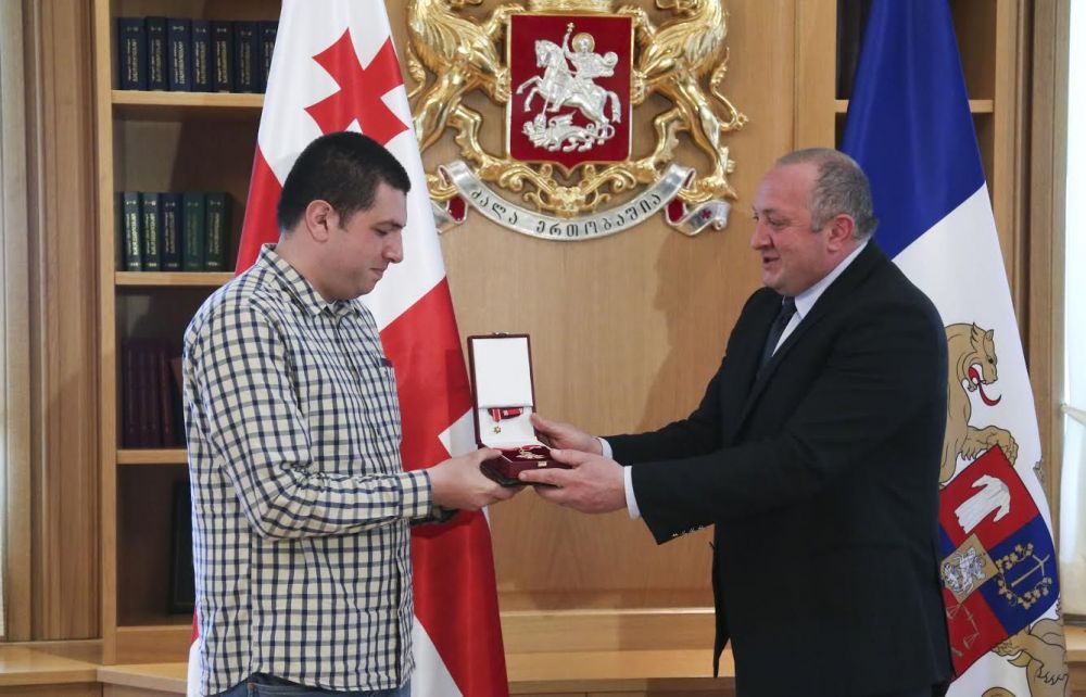 პრეზიდენტმა აკა სინჯიკაშვილი  ქველმოქმედებისათვის  დააჯილდოვა