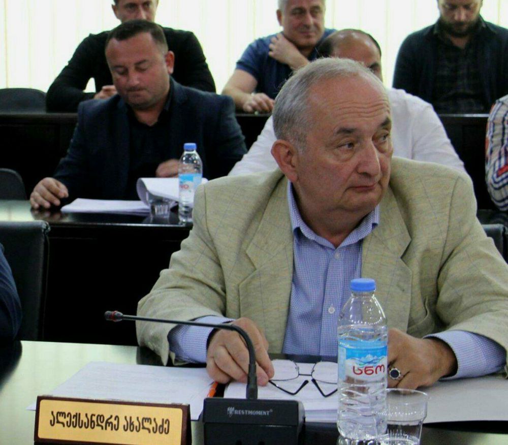 კობა ნარჩემაშვილის სამაჟორიტარო ბიუროს ხელმძღვანელმა, შესაძლოა, თანამდებობა დატოვოს