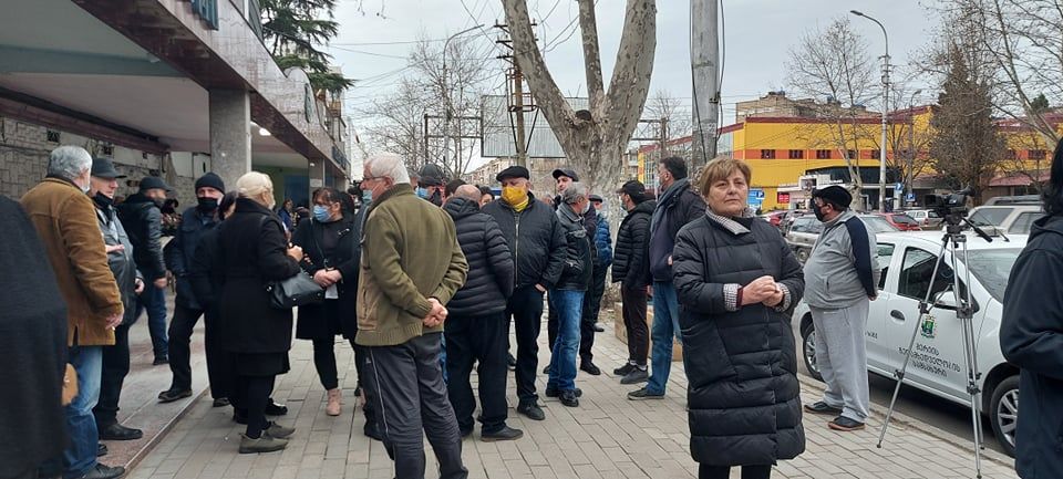ქუთაისში ტრანსპორტის ამუშავების მოთხოვნით აქცია იმართება