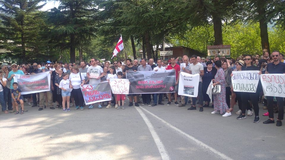 “არა ონის კასკადს”  – ჰესის მშენებლობის წინააღმდეგ ხალხმრავალი აქცია გაიმართა