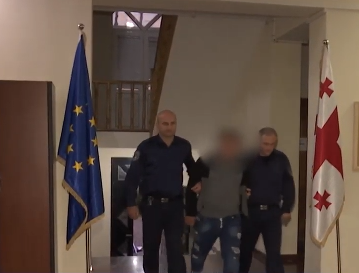 ქუთაისში არასრულწლოვანი ტელეფონების ძარცვის ბრალდებით დააკავეს