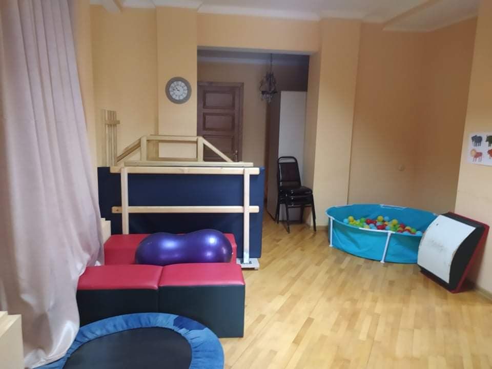 აუტისტური სპექტრის აშლილობის მქონე ბავშვების მშობლები ქუთაისის მერიისგან დაფინანსებას ითხოვენ