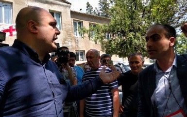 წყალტუბოში  გადასატანი ყუთის საკითხს სიტყვიერი დაპირისპირება მოყვა