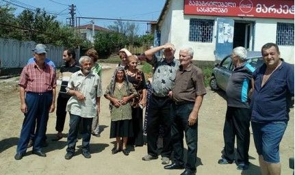 ხელისუფლების წინააღმდეგ გამართულ აქციაზე მოსახლეობა ერთმანეთს დაუპირისპირდა