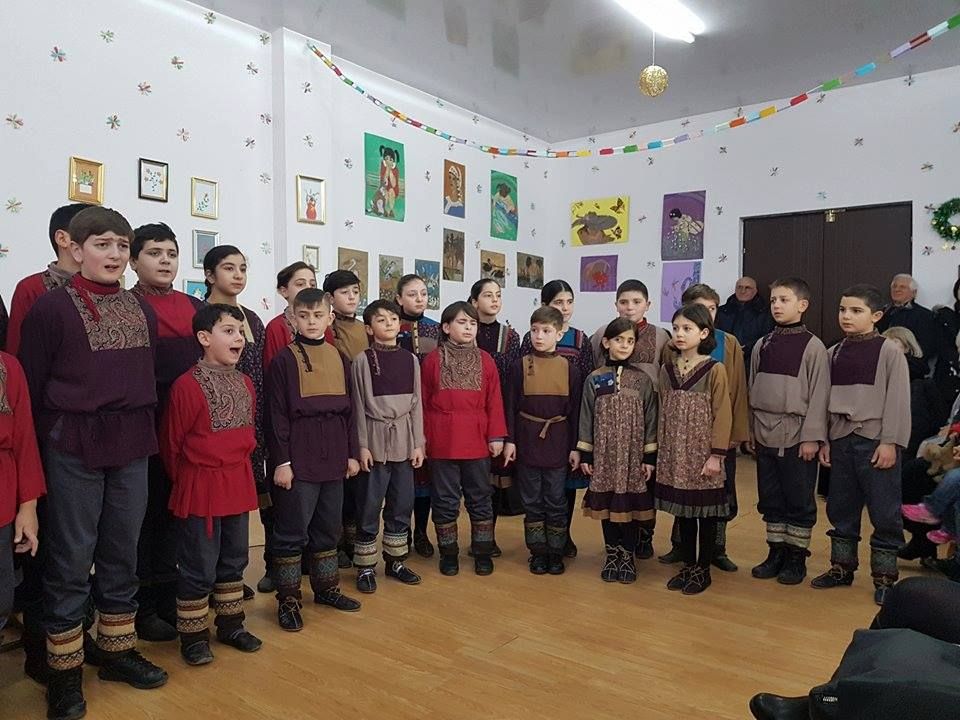 ნათლისღებას მოსწავლეებმა და მადლიერების სახლის ბენეფიციარებმა კონცერტი გამართეს