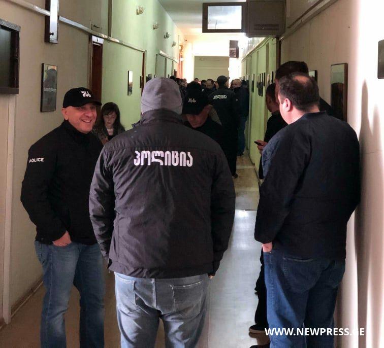 ქუთაისში ოპოზიციას დიმიტრი მხეიძის ბიუროს დაბოქლომების უფლება არ მისცეს