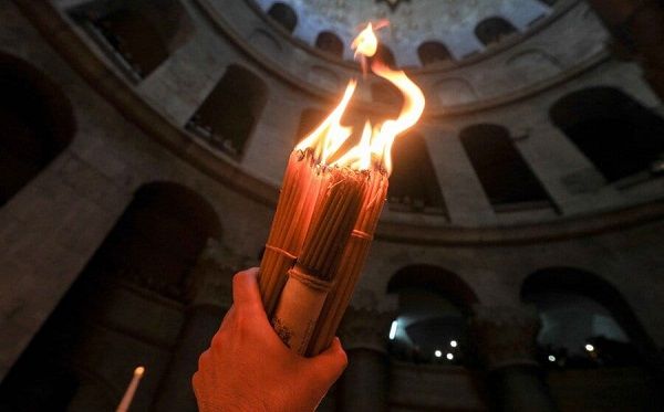 იერუსალიმში მაცხოვრის საფლავზე ზეციური ცეცხლი გადმოვიდა
