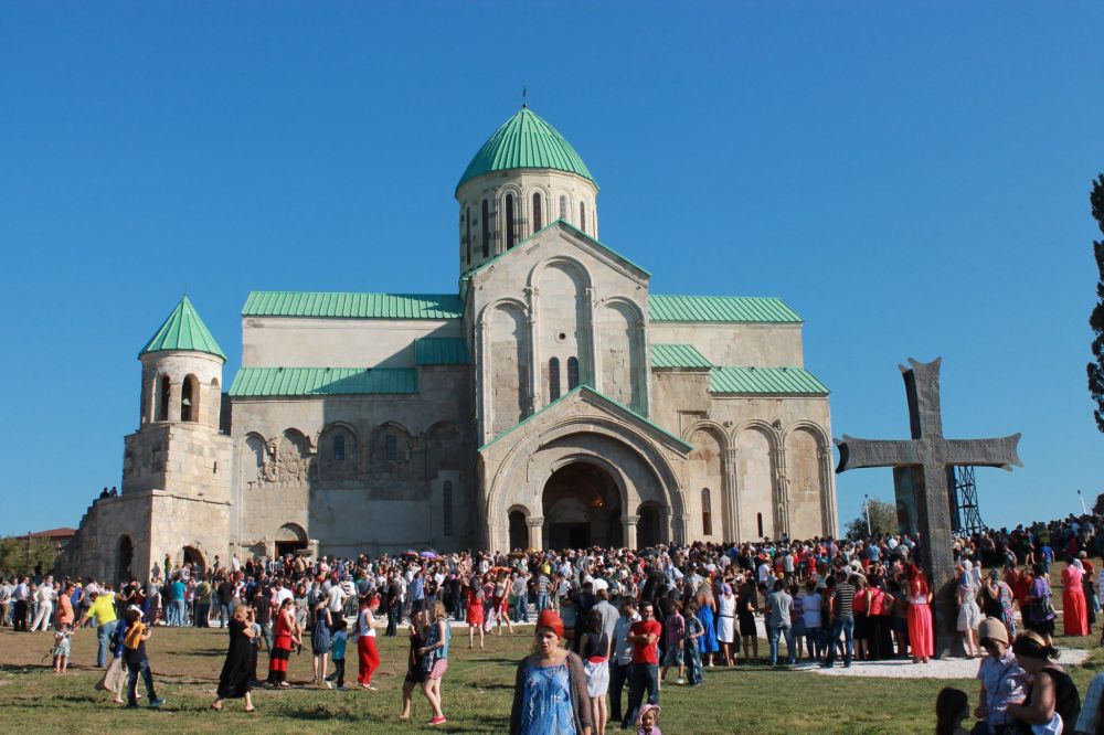 შენდობის დღესთან დაკავშირებით ტაძრებში წირვა აღესრულება