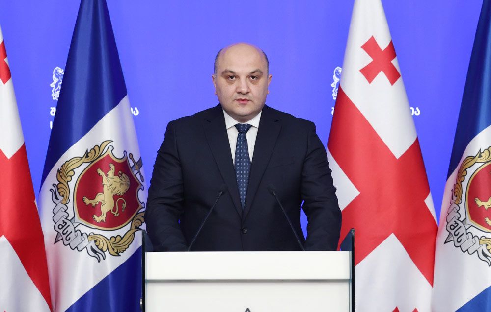 პაპუნა ლოცულაშვილს, რომელიც პოლიციელებმა სცემეს, პოლიციელზე თავდასხმას ედავებიან