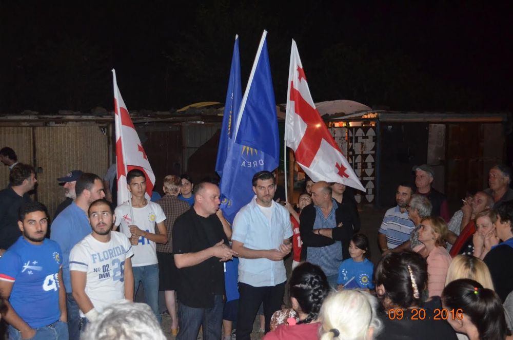 შოთა ხაბარელი  ლილოს დასახლებაში მცხოვრებ მოსახლეობას შეხვდა(R)