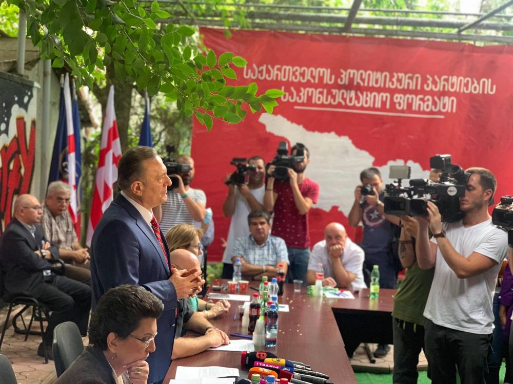 რაზე შეთანხმდნენ ოპოზიციური პარტიები? – დეკლარაციას ხელი 30 პარტიამ მოაწერა
