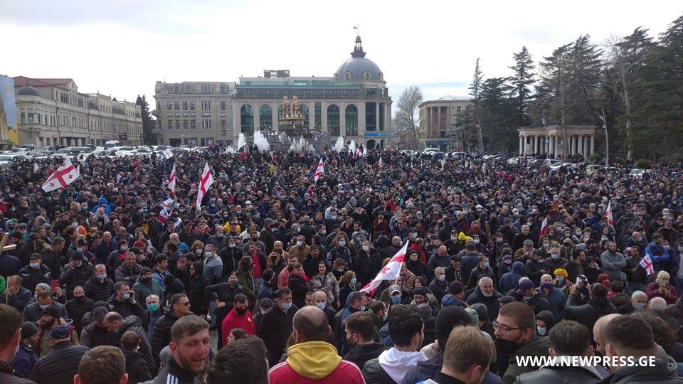 ქუთაისში ნამოხვანჰესის მშენებლობის წინააღმდეგ მასშტაბური აქცია მიმდინარეობს