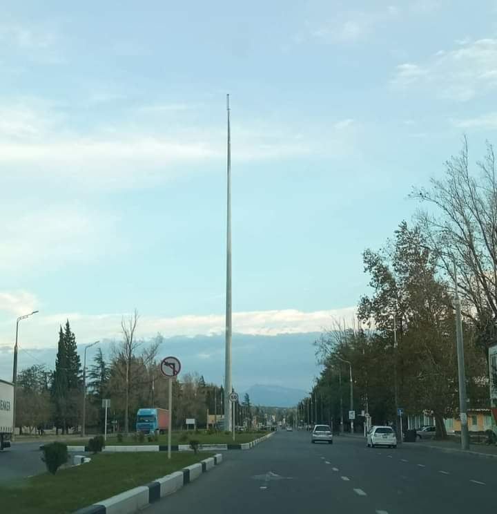 ქუთაისში, ნიკეას ქუჩაზე 50 ათას ლარად აღმართული დროშა ქარმა წაიღო