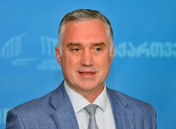 “კონსერვატორები”  უმრავლესობაში რჩებიან
