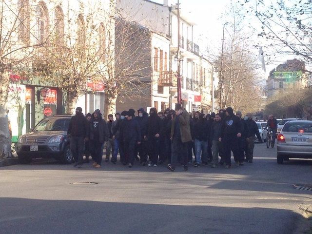 ქუთაისის სპორტის სასახლეში  ჩაშლილი მატჩის შემდეგ დაპირისპირებამ ქუჩაში გადაინაცვლა