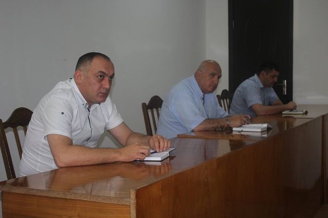 ხონში მაღალჩინოსნები პირობითი მსჯავრით თანამდებობებს ინარჩუნებენ