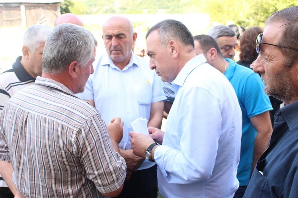 გოჩა ენუქიძე შეხვედრებს განაგრძობს(R)