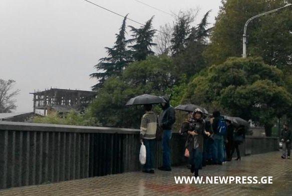 მდინარე რიონში  მამაკაცს  ეძებენ
