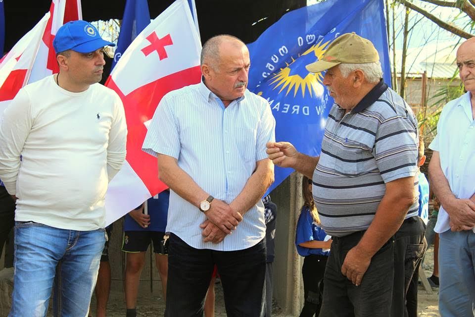 ქალაქ გორის მაჟორიტარი დეპუტატობის კანდიდატი იოსებ მაკრახიძე  მოსახლეობას შეხვდა (R)