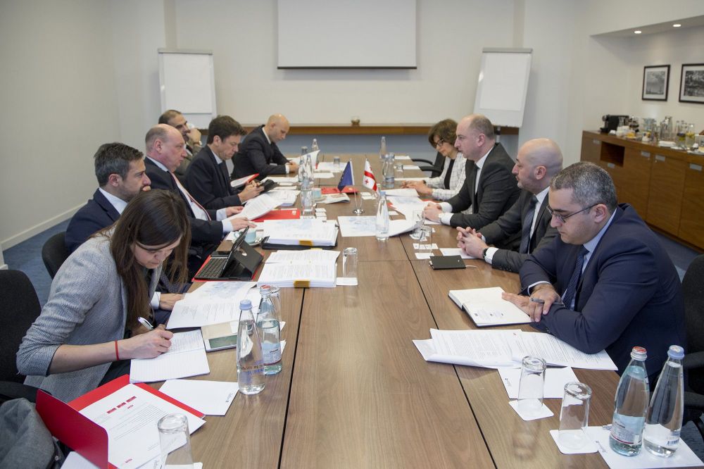 ევროკომისიის წარმომადგენელი სს  „საქართველოს რკინიგზის“ გენერალურ დირექტორს შეხვდა  [R]