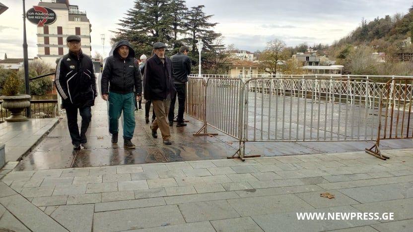 რეაბილიტირებული “თეთრი ხიდის” ნაწილი ამ დრომდე გადაკეტილია [PHOTO]