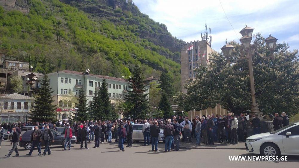 ჭიათურელი მაღაროელები გაფიცვას არ წყვეტენ და ხელფასის 50%-ით გაზრდას ითხოვენ