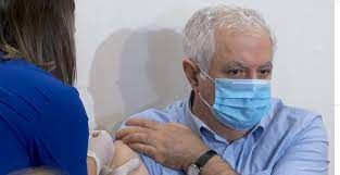 ამირან გამყრელიძე „სინოფარმის“ ვაქცინით პირდაპირ ეთერში აიცრა