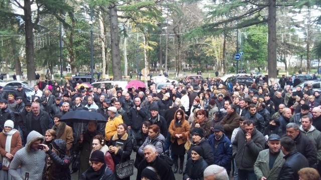 ქუთაისში მოსახლეობა გზის გადაკეტვით იმუქრება