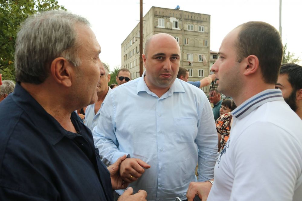 გიორგი ჭიღვარიამ ნიკეას, საფიჩხიისა  და  ვაკისუბნის  მაჟორიტარი დეპუტატობის კანდიდატები  წარადგინა  [R]