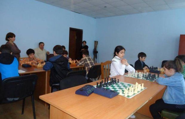ქუთაისში გოგონათა და ვაჟთა შორის ჭადრაკში ჩემპიონატი მიმდინარეობს