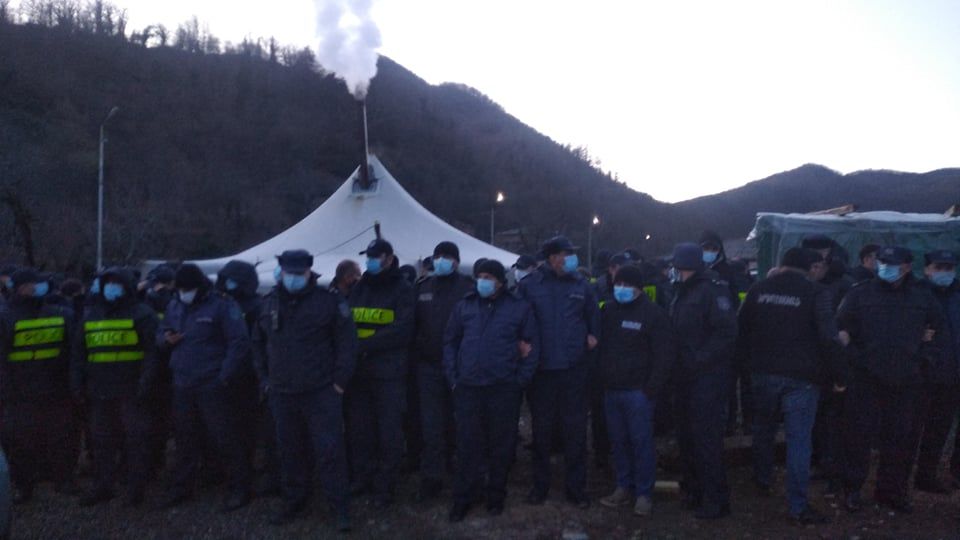 ნამოხვანჰესის მოწინაღმდეგეების კარვის დაშლას დაპირისპირება და ერთი პირის დაკავება მოყვა